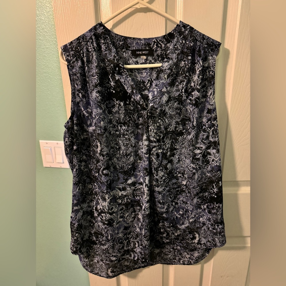 Nine West sleeveless blouse 1X. Beautiful and classy.